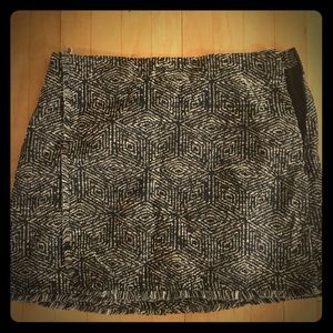 Banana Republic black and white print knit skirt